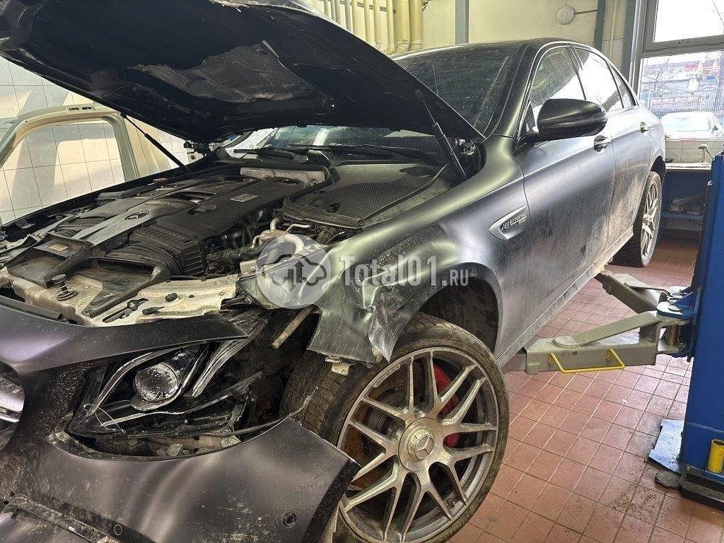 Фото Mercedes-Benz E-класс AMG 146
