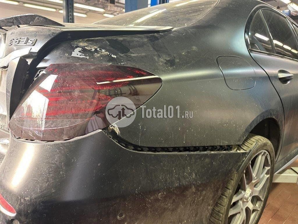 Фото Mercedes-Benz E-класс AMG 196