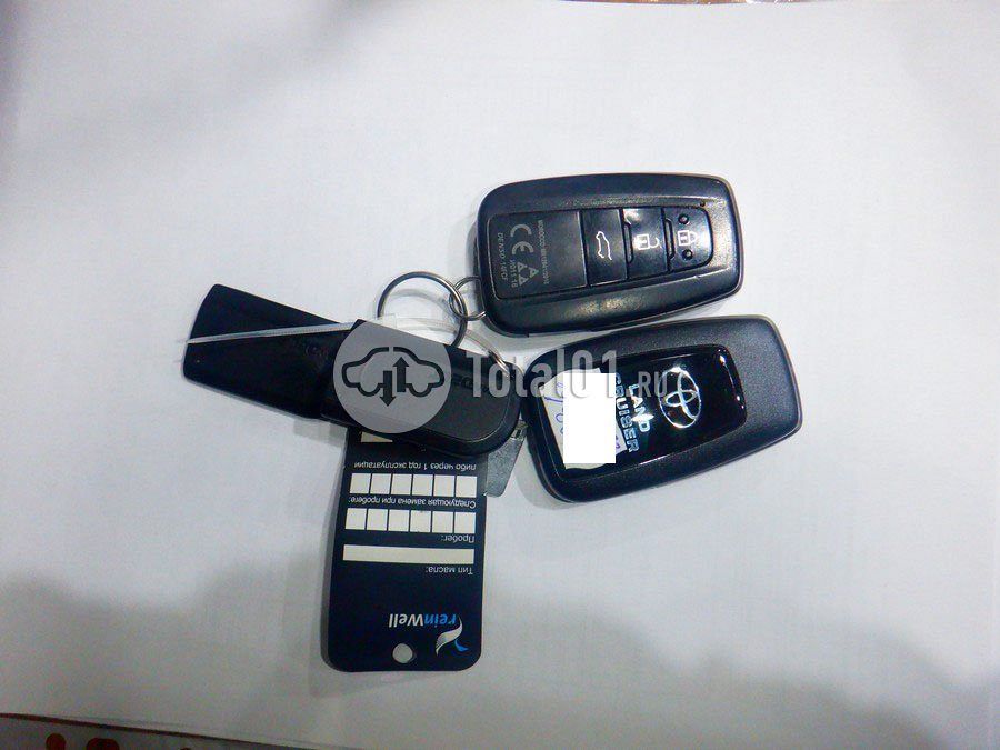 Фото Toyota Land Cruiser Prado 148