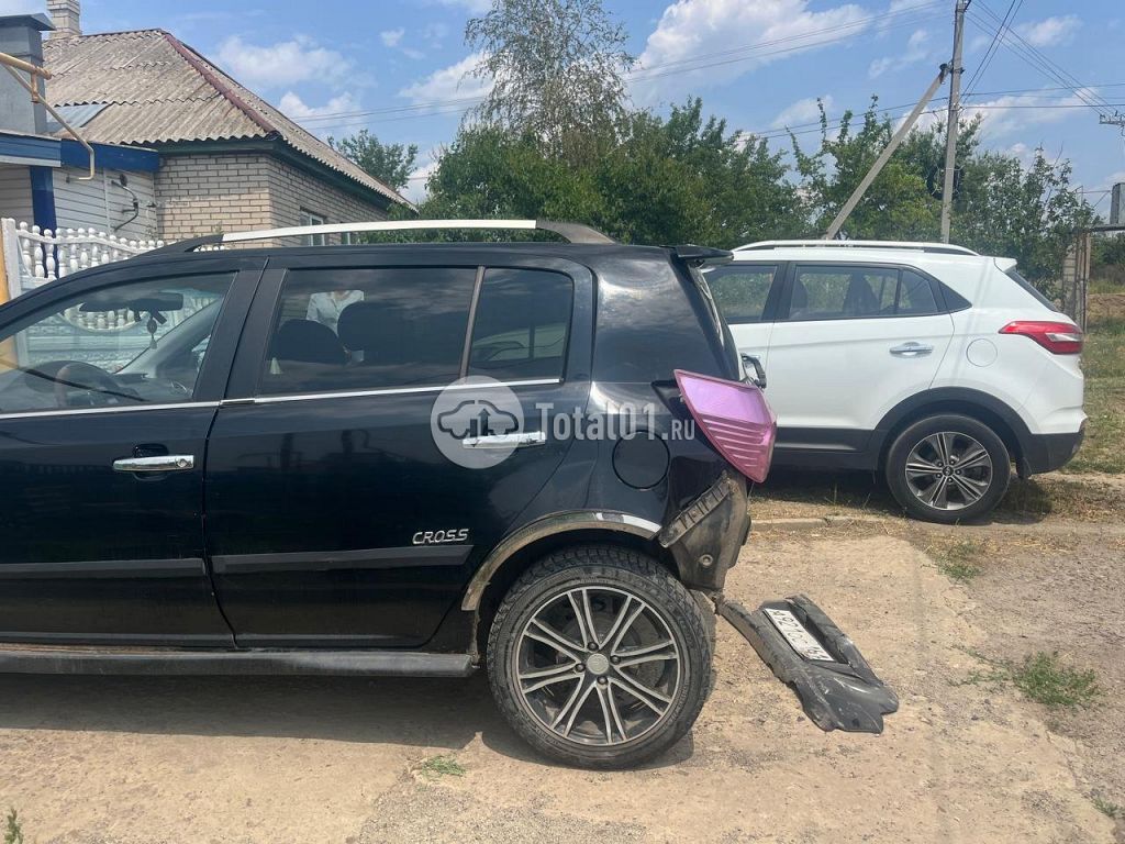 Фото Geely MK Cross 18