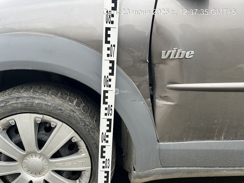 Фото Pontiac Vibe 12