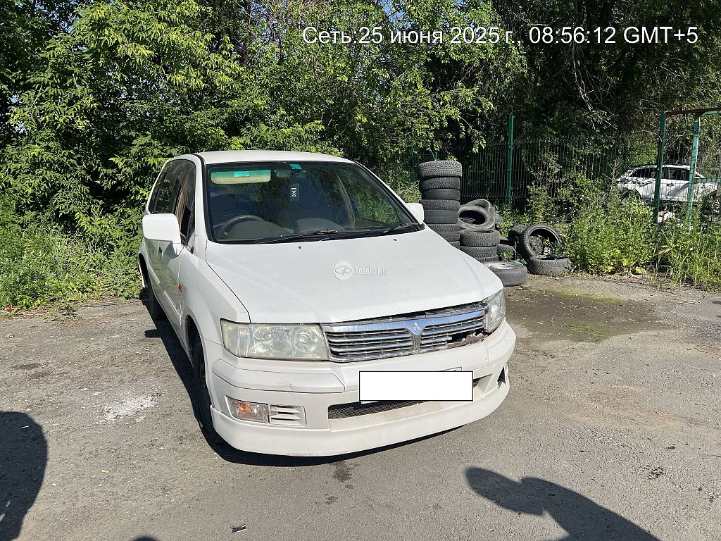 Фото Mitsubishi Chariot Grandis 2