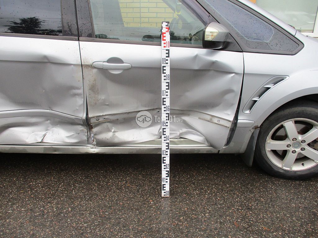 Фото Ford S-MAX 10