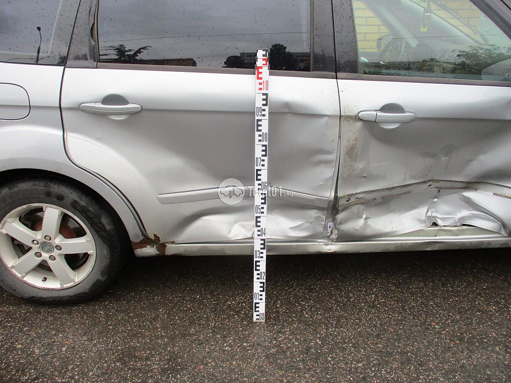 Фото Ford S-MAX 12