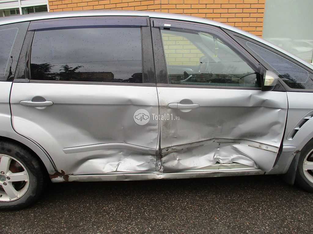 Фото Ford S-MAX 14