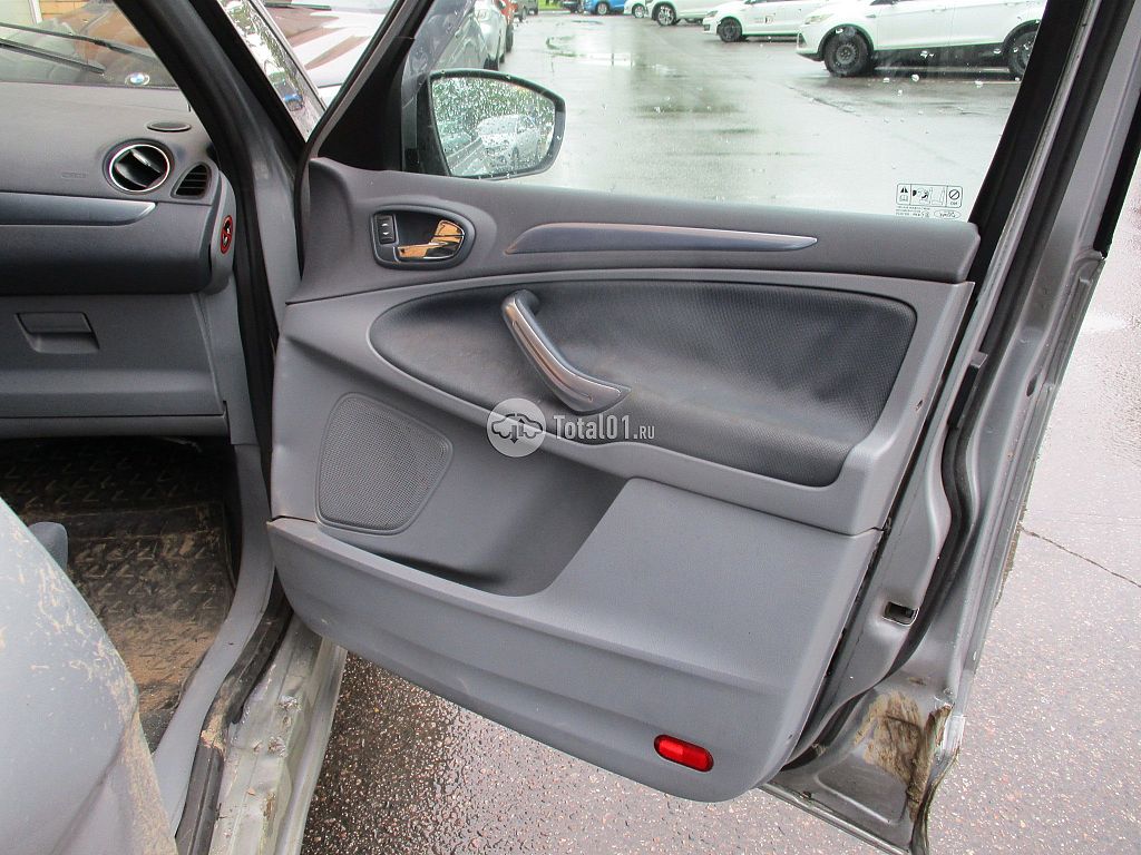 Фото Ford S-MAX 28