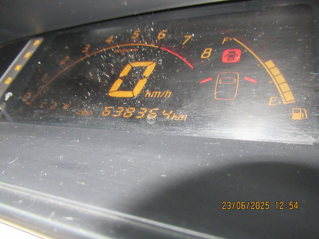 Фото Nissan Liberty 10