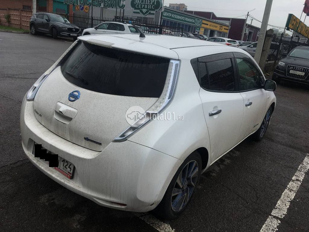 Фото Nissan Leaf 10