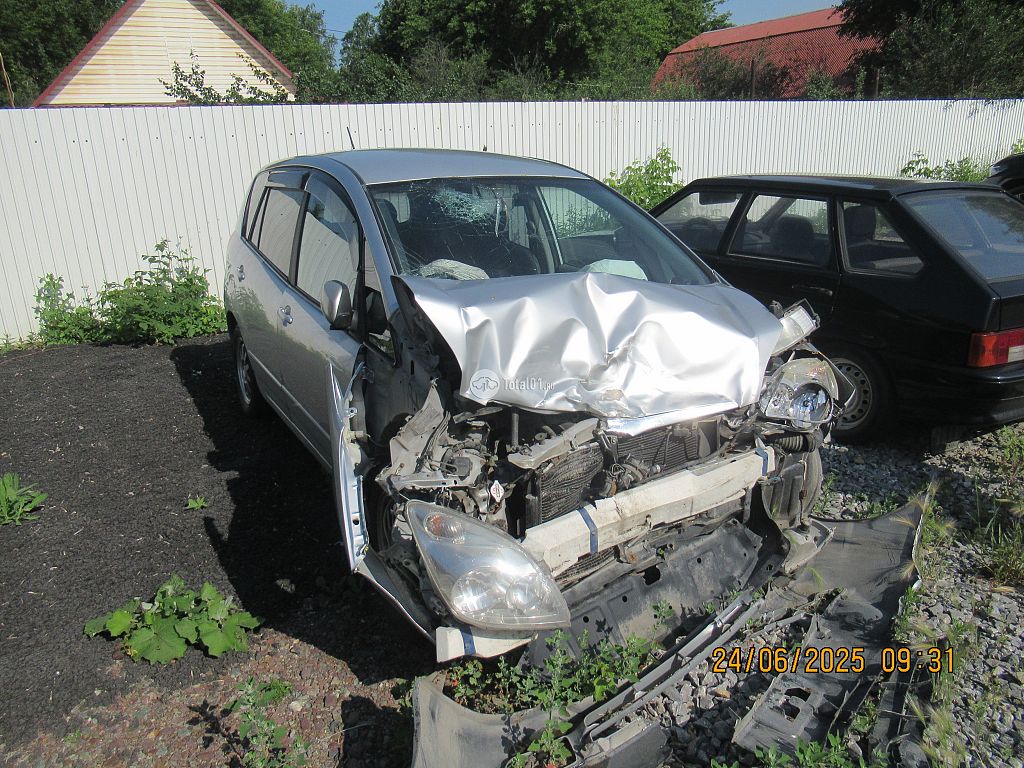 Фото Toyota Corolla Spacio 8