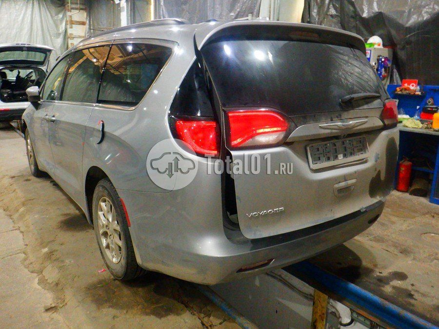 Фото Chrysler Voyager 14