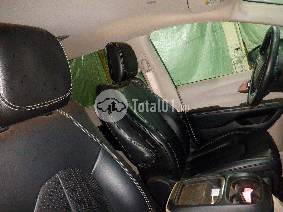 Фото Chrysler Voyager 26