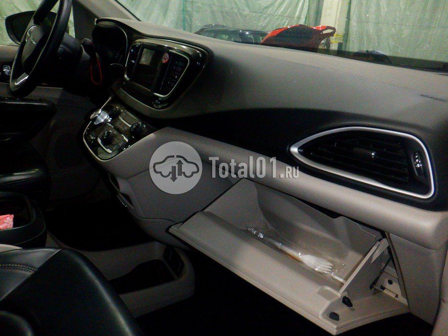 Фото Chrysler Voyager 28
