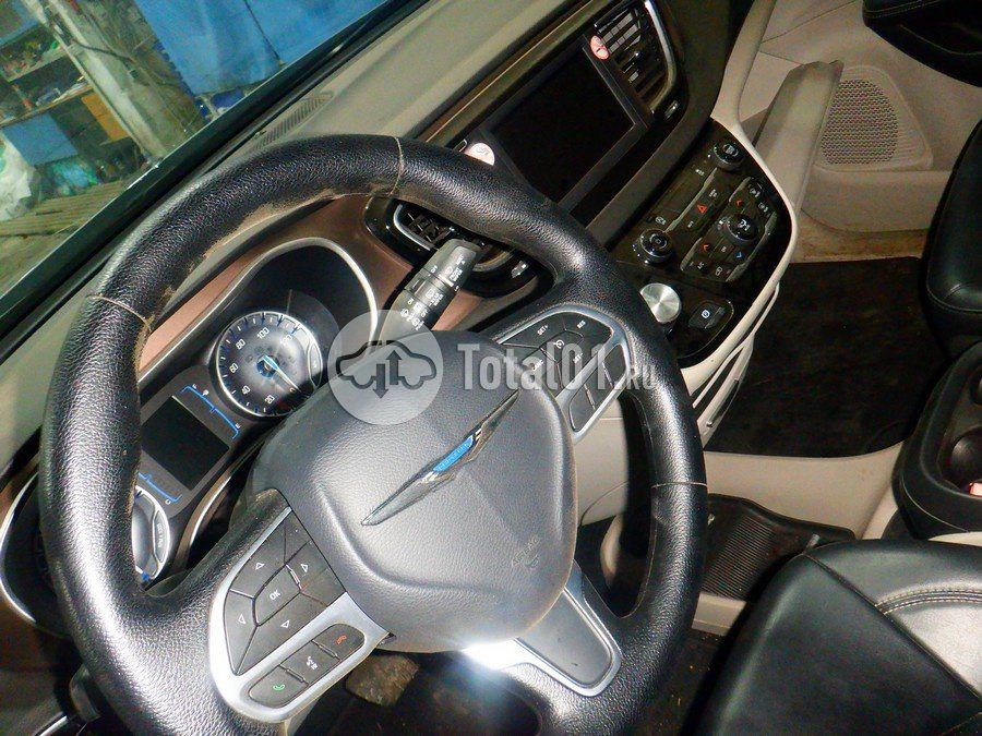 Фото Chrysler Voyager 90