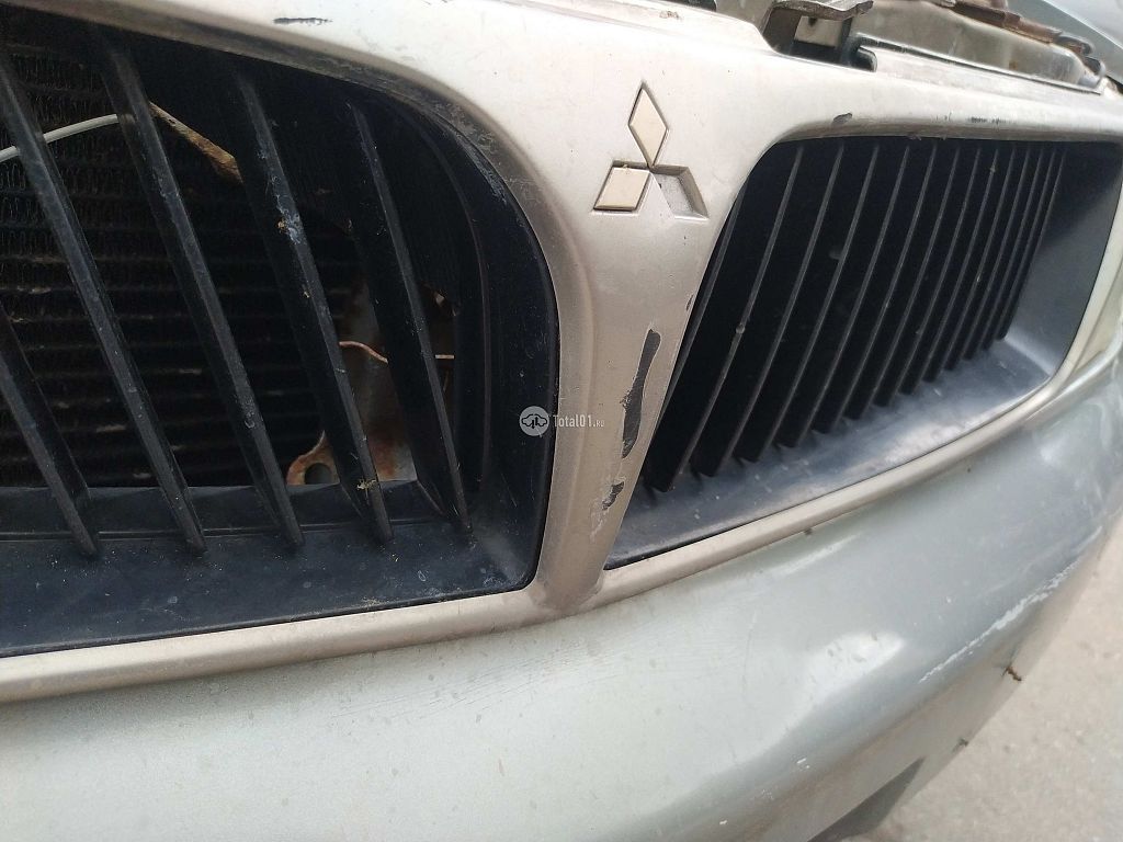 Фото Mitsubishi Diamante 24