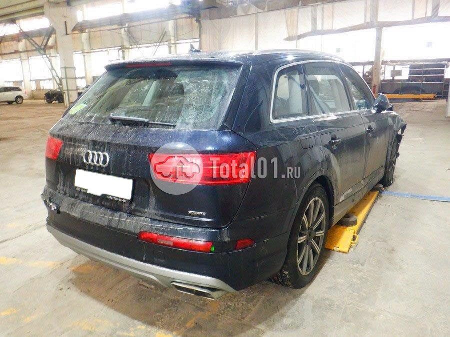 Фото Audi Q7 12
