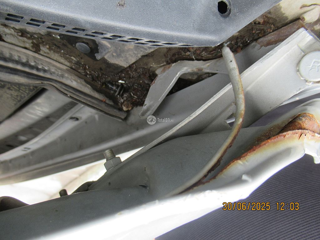 Фото Nissan Bassara 64