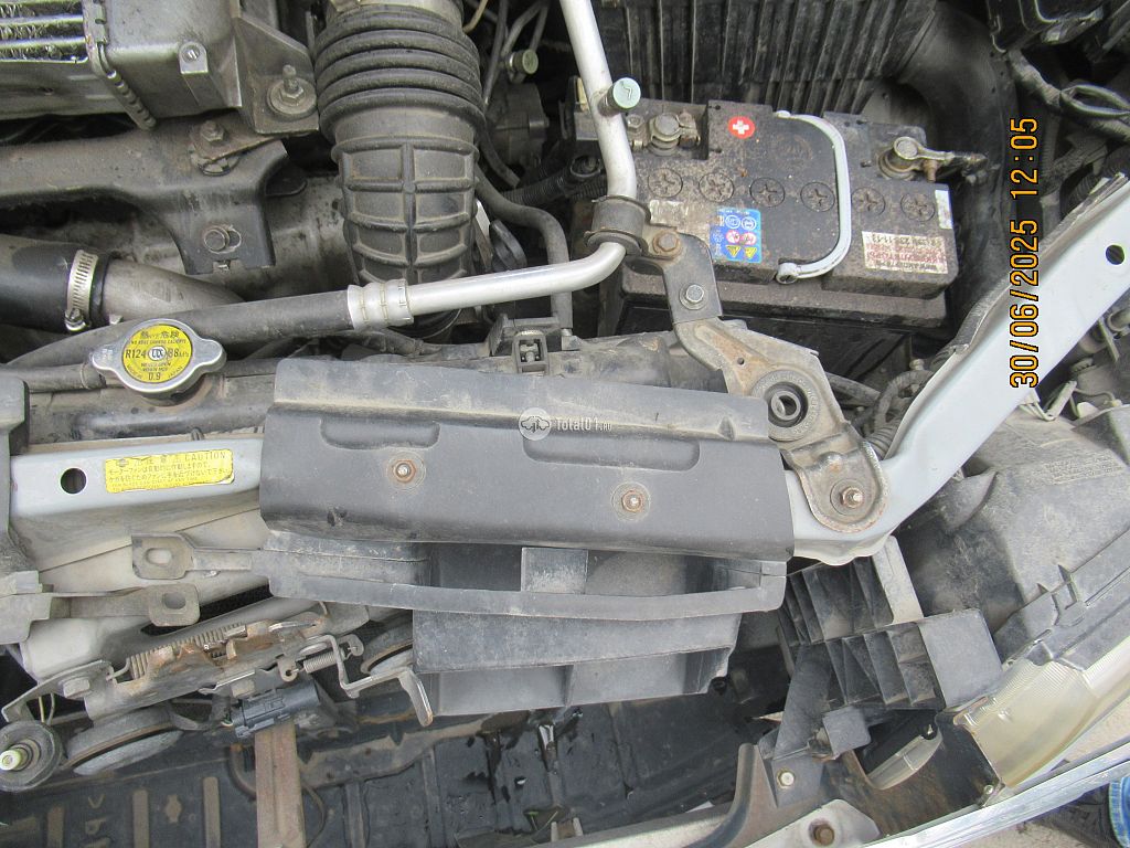 Фото Nissan Bassara 120