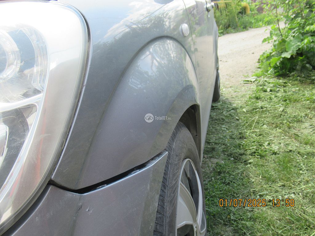 Фото Mazda Verisa 48
