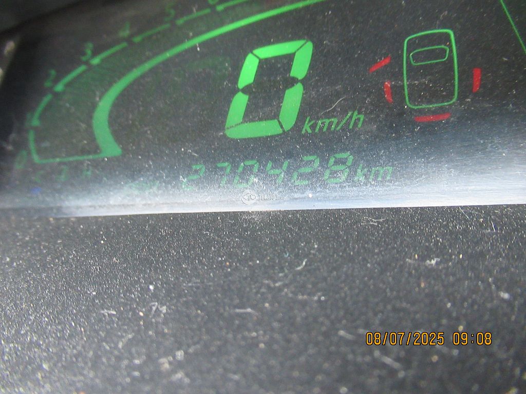 Фото Nissan Liberty 10