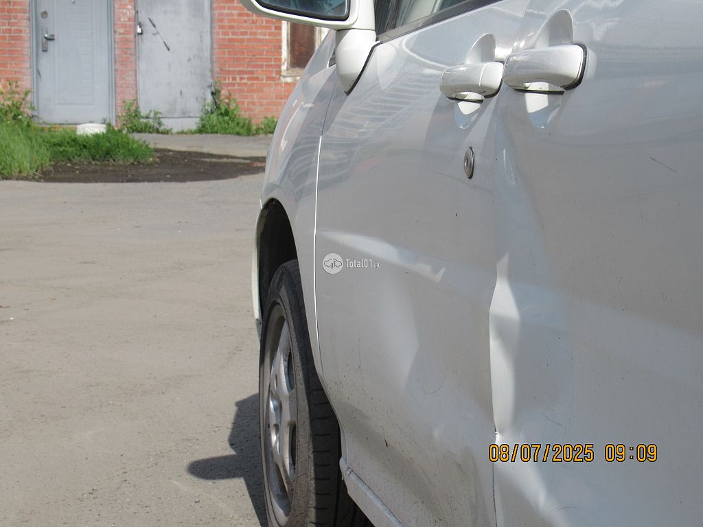 Фото Nissan Liberty 44