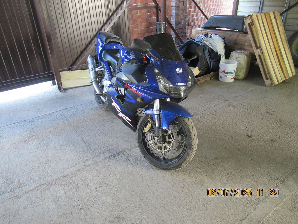 Фото Honda CBR900RR 4