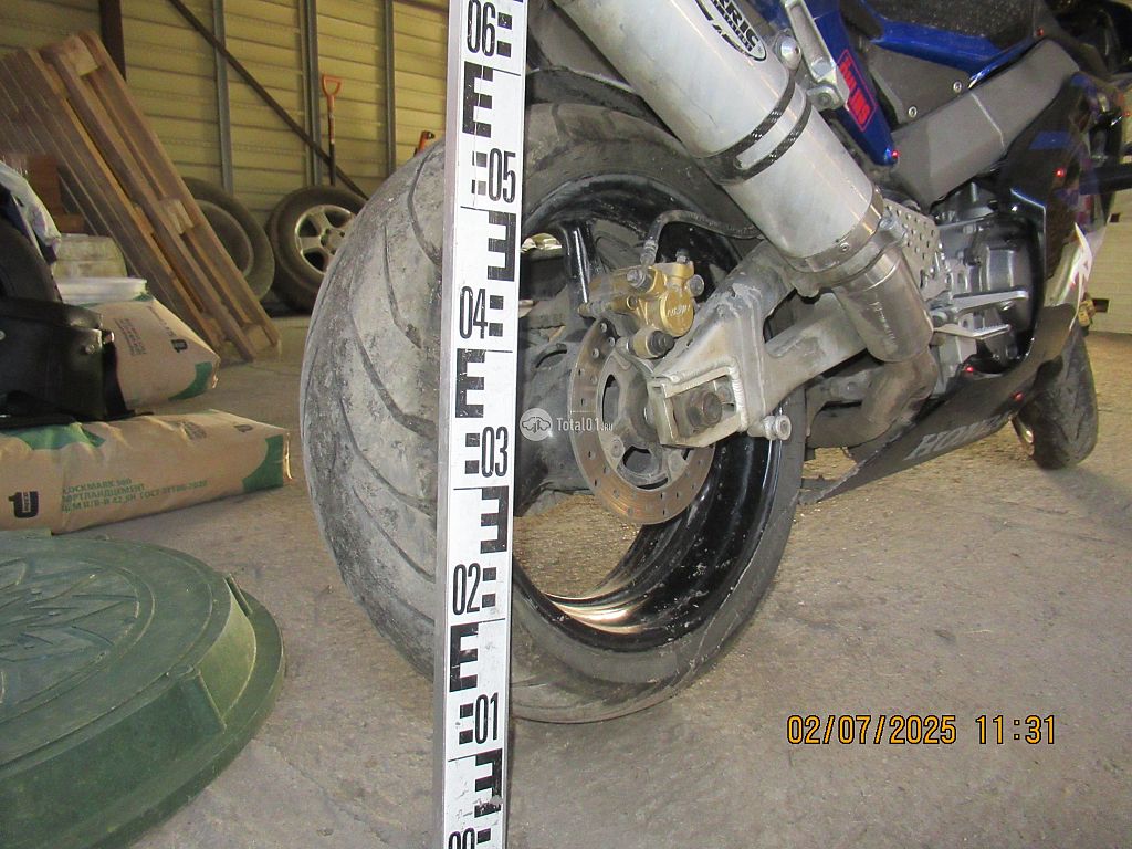 Фото Honda CBR900RR 12