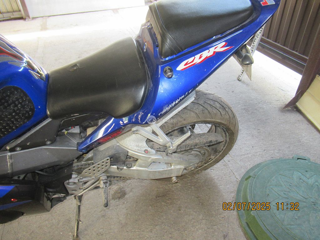 Фото Honda CBR900RR 16