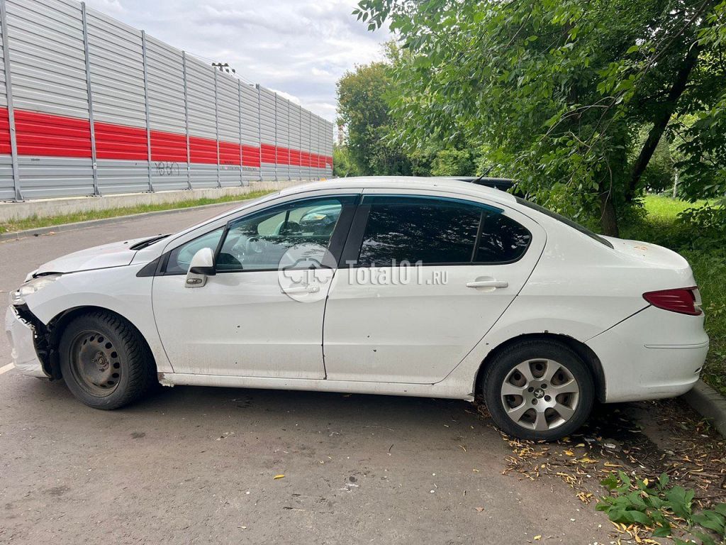 Фото Peugeot 408 8