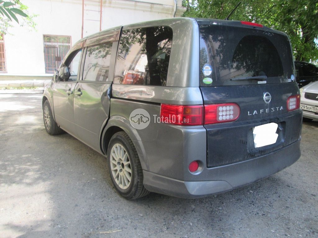 Фото Nissan Lafesta 8
