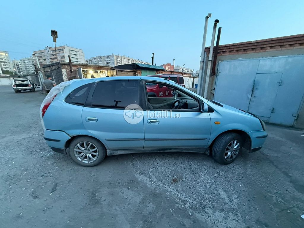 Фото Nissan Tino 32