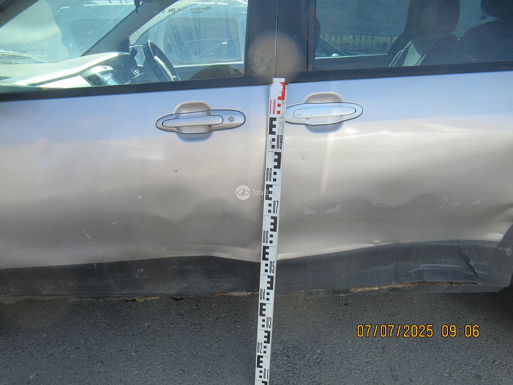 Фото Mazda MPV 12