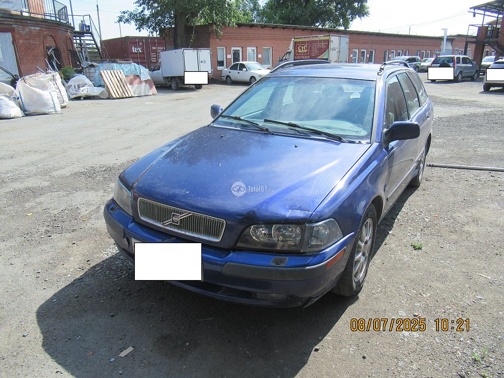Фото Volvo V40 8