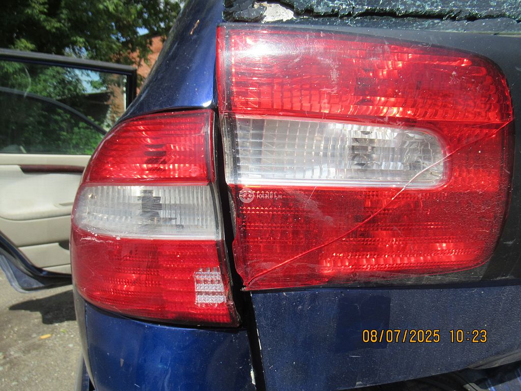 Фото Volvo V40 32