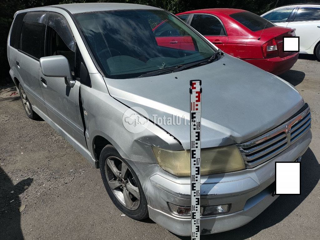 Фото Mitsubishi Chariot Grandis 2