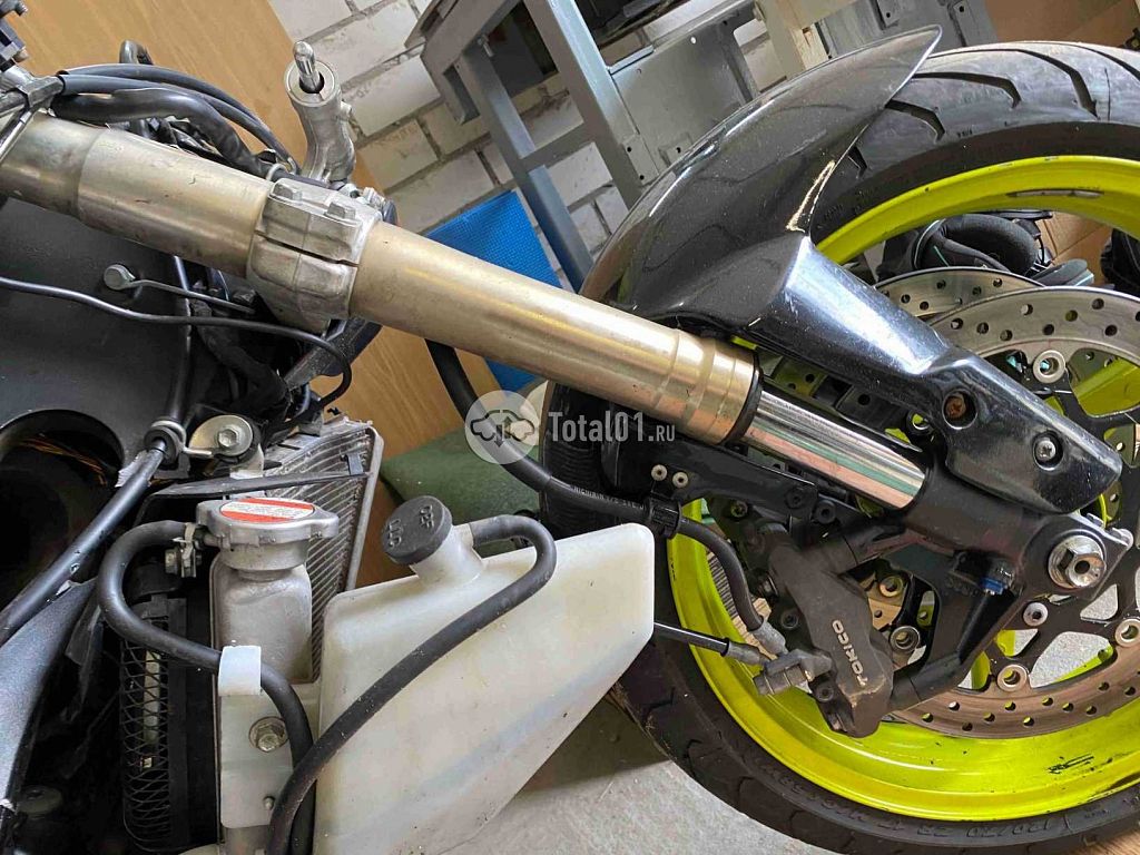 Фото Suzuki GSX-R600 24