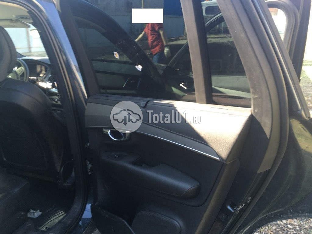 Фото Volvo XC90 106