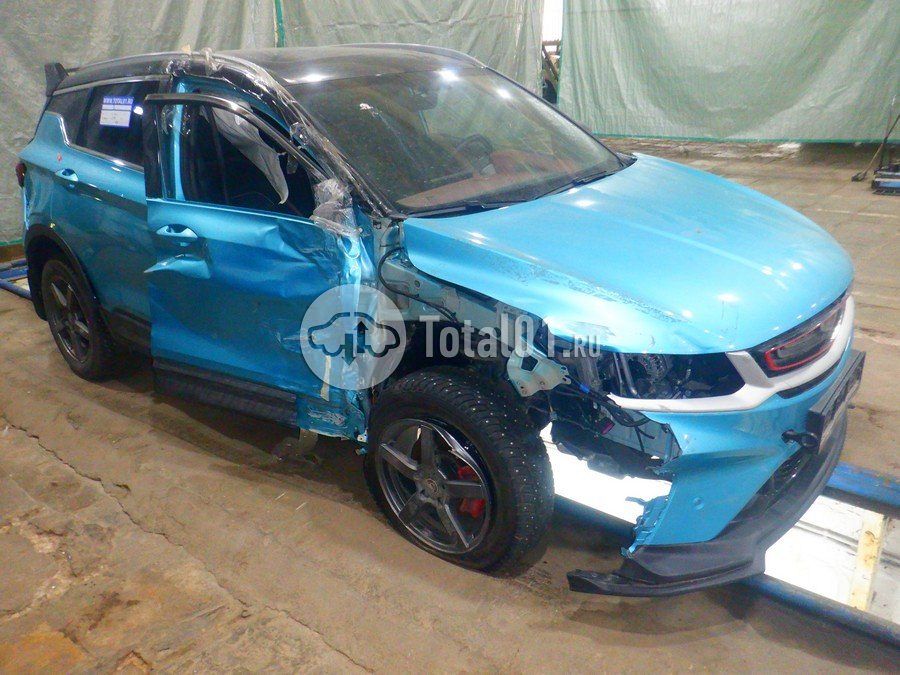 Фото Geely Coolray 10