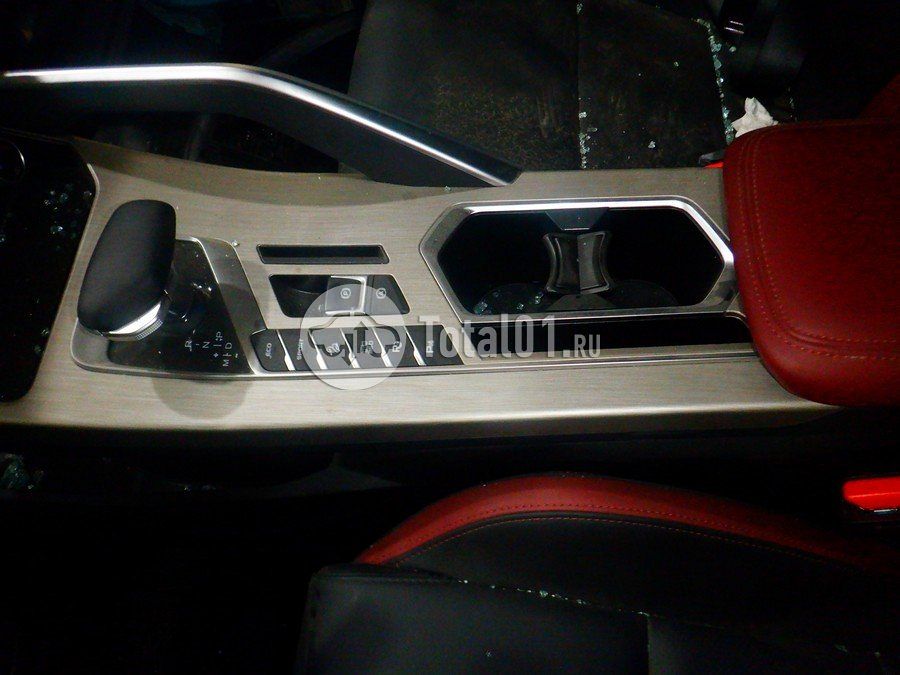 Фото Geely Coolray 80