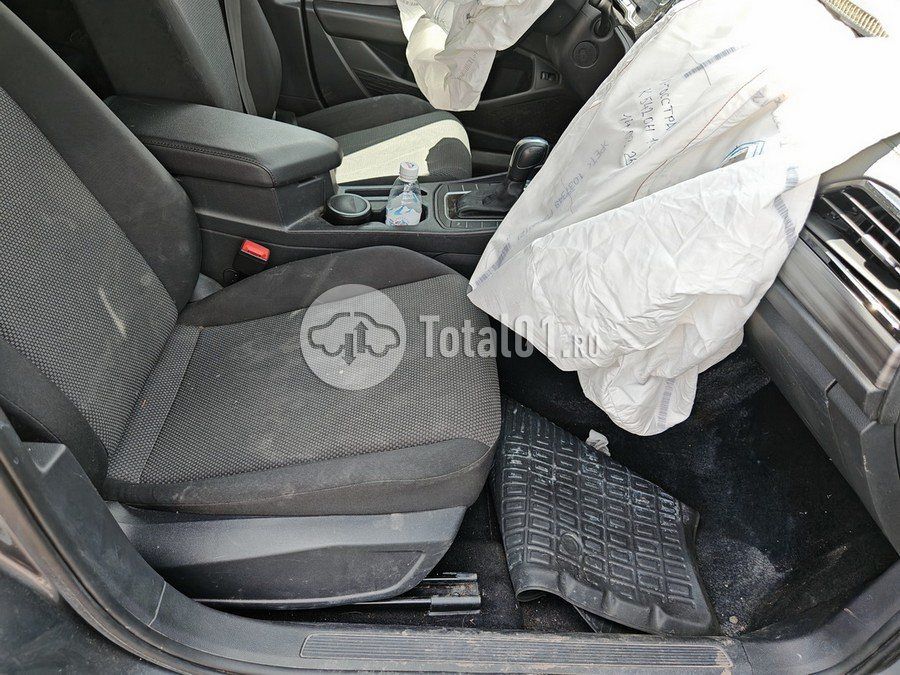 Фото Volkswagen Jetta 140