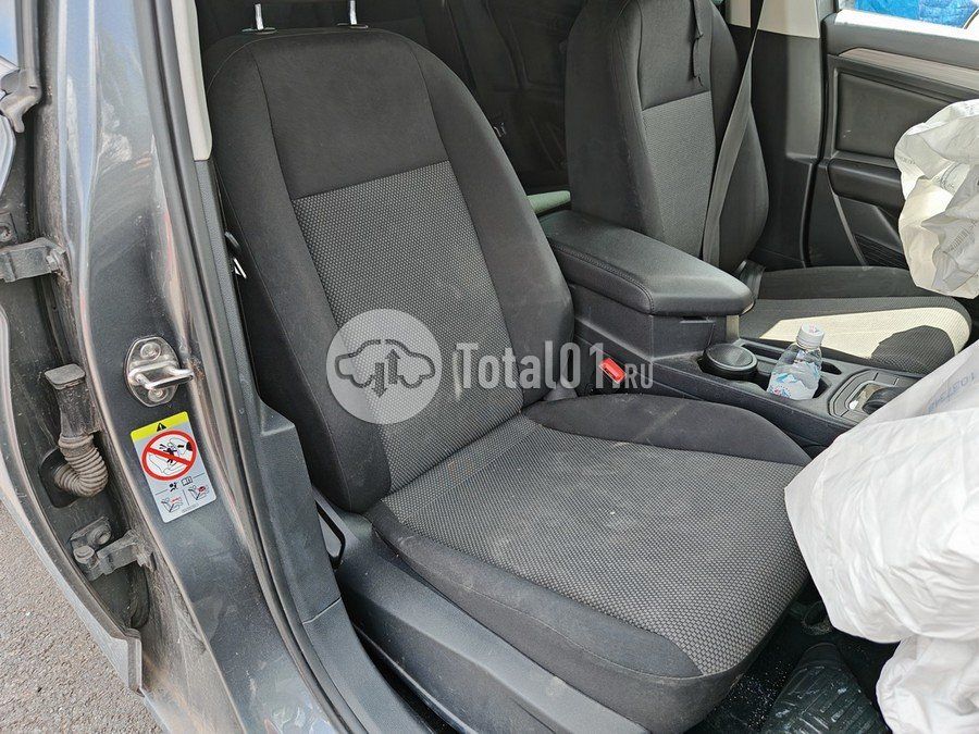 Фото Volkswagen Jetta 148