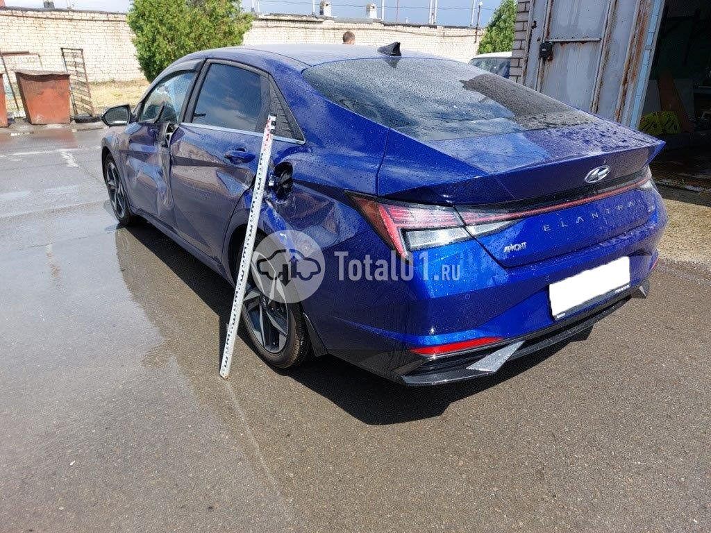 Фото Hyundai Elantra 10