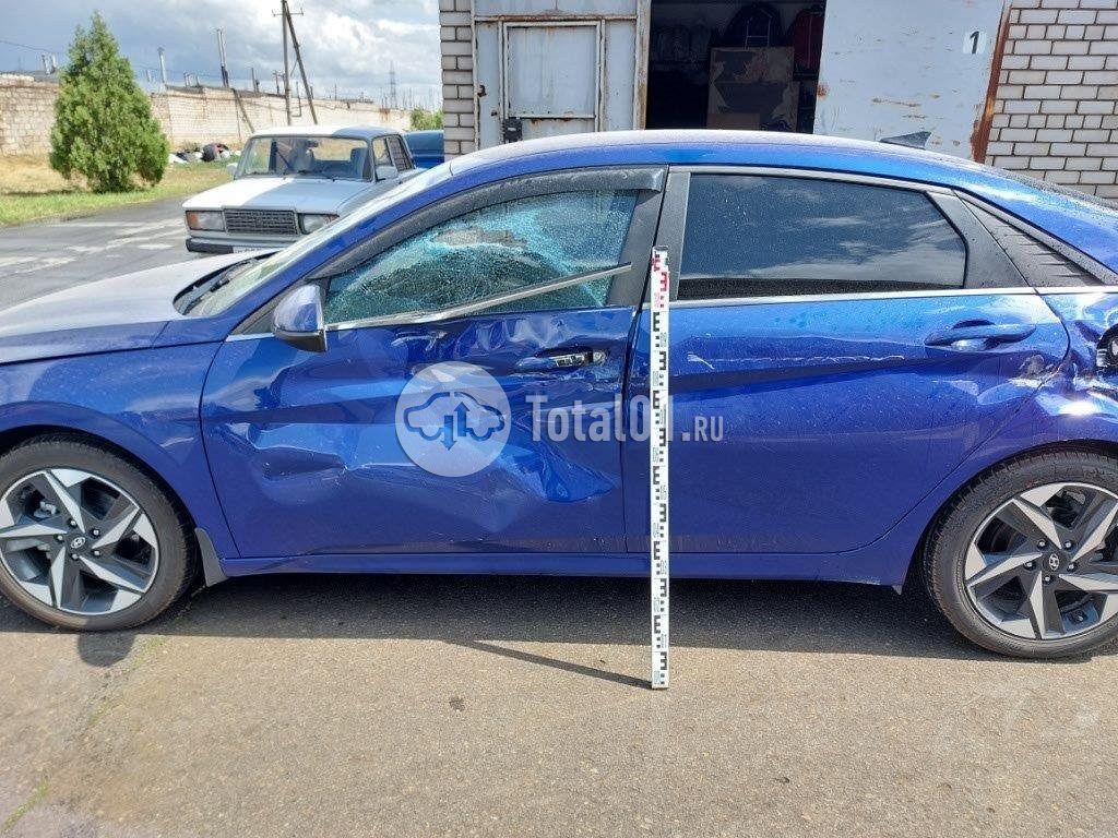 Фото Hyundai Elantra 16