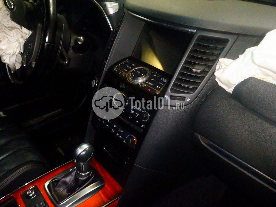 Фото Infiniti QX70 40