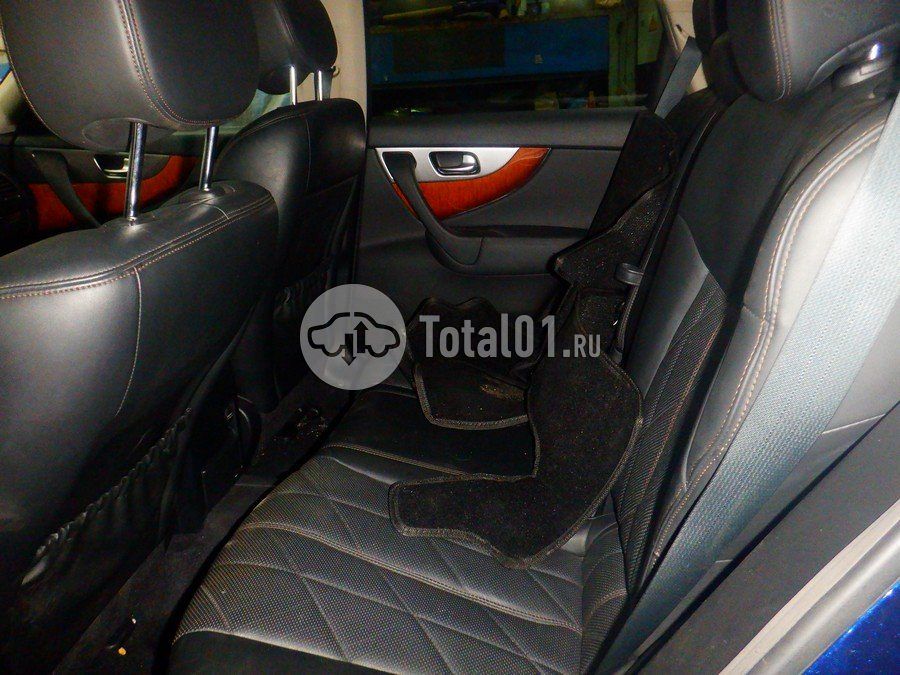 Фото Infiniti QX70 102