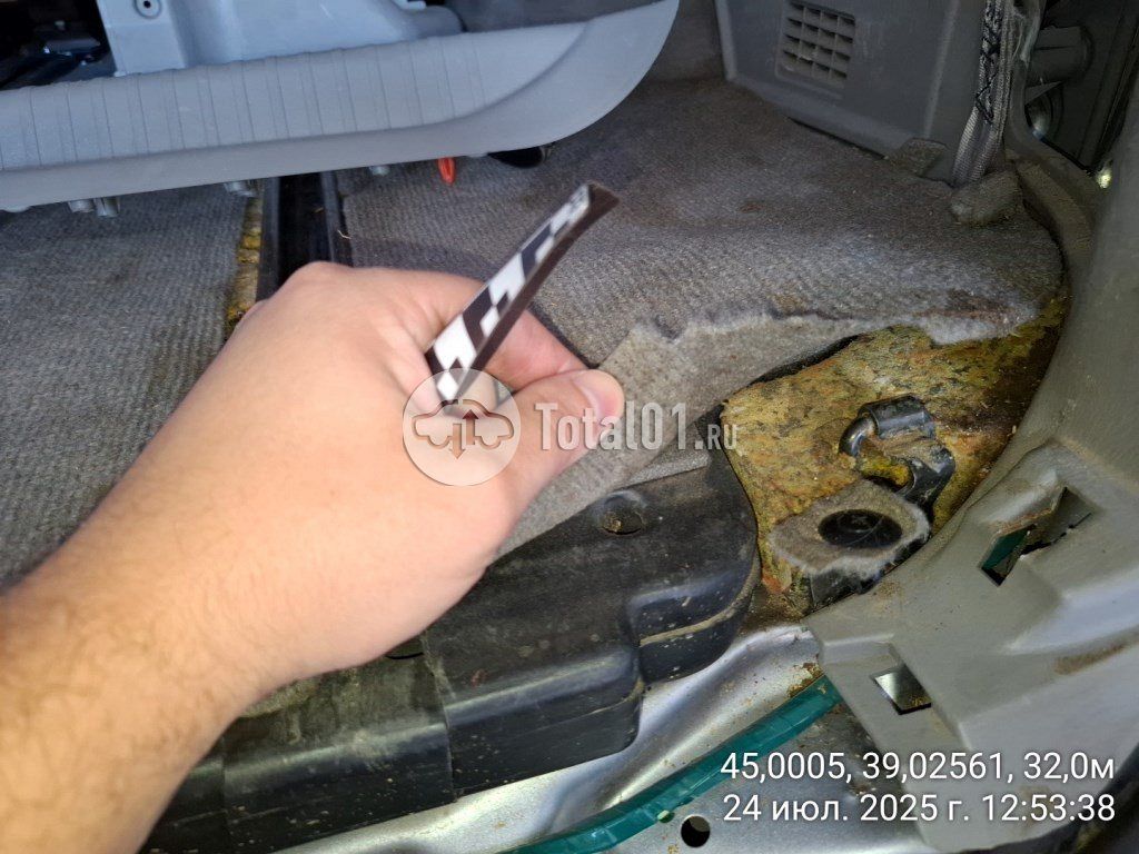 Фото Nissan Serena 28