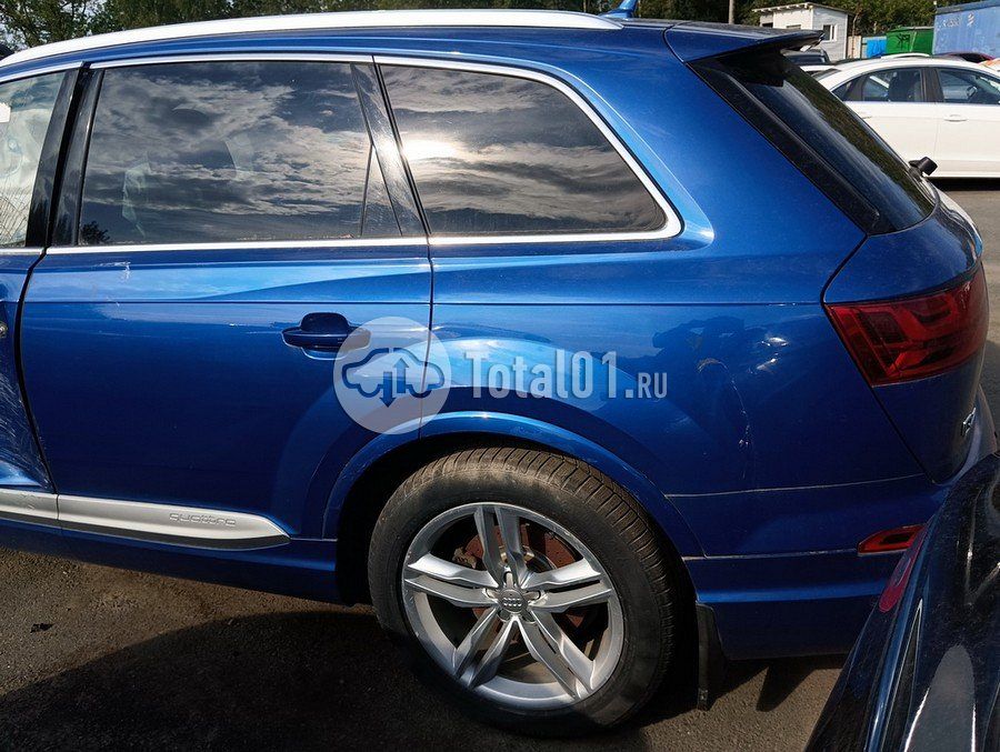 Фото Audi Q7 48