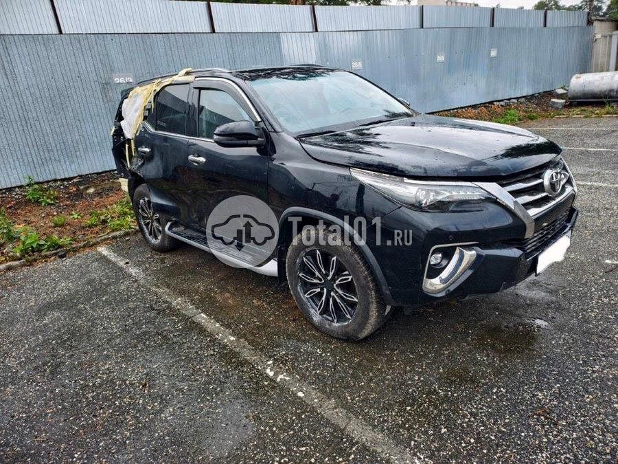 Фото Toyota Fortuner 2