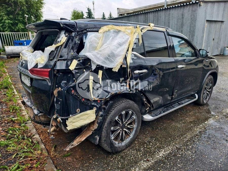 Фото Toyota Fortuner 6