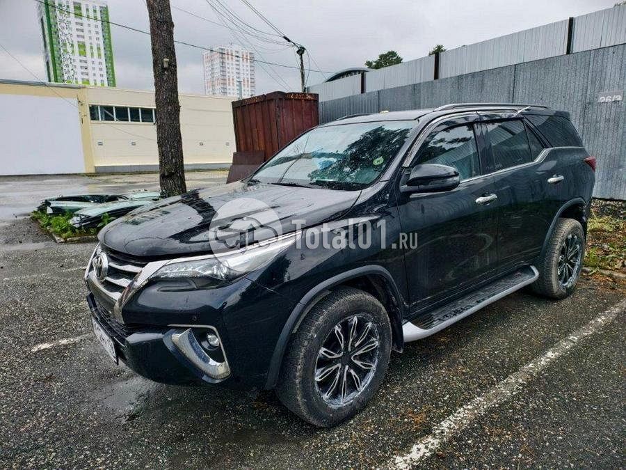 Фото Toyota Fortuner 18