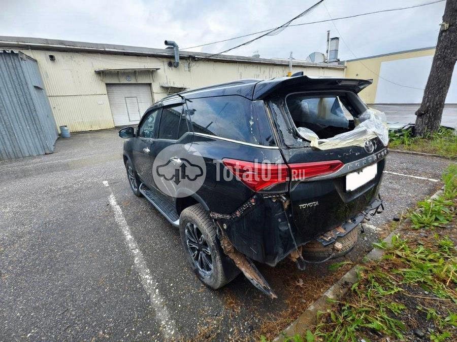 Фото Toyota Fortuner 32
